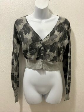 Divided women’s Gray Camo Cropped Cardigan